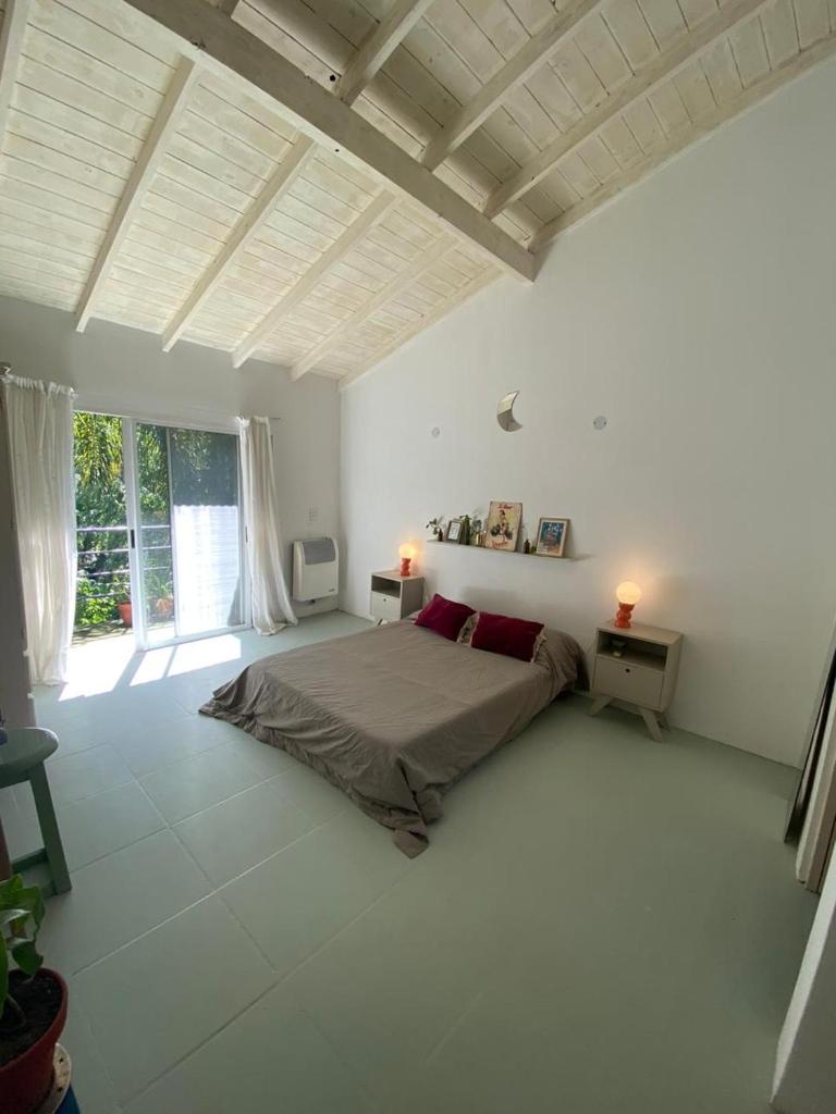 Departamento 2 ambientes con gran jardin y mucho verde en la Ribera
