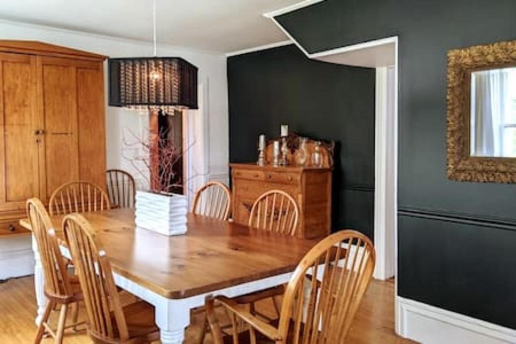 Spacious Charming Century Home in Wellington photo 3