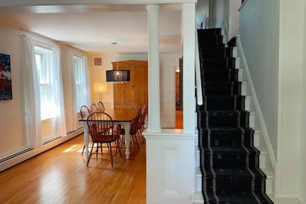 Spacious Charming Century Home in Wellington photo 4