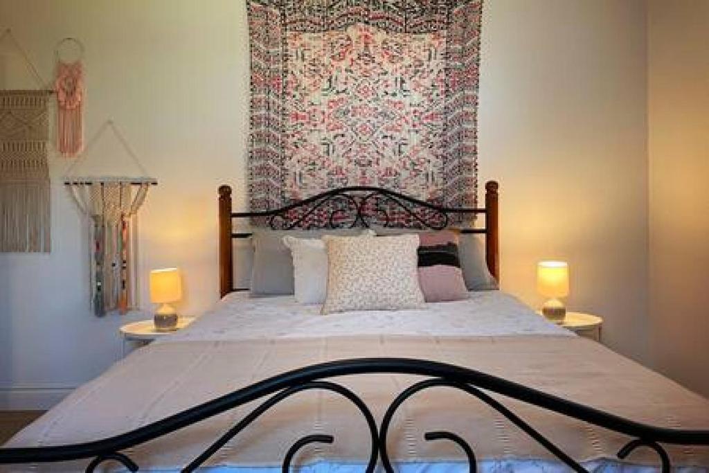 Relax in Style and Comfort in South Bay photo 2