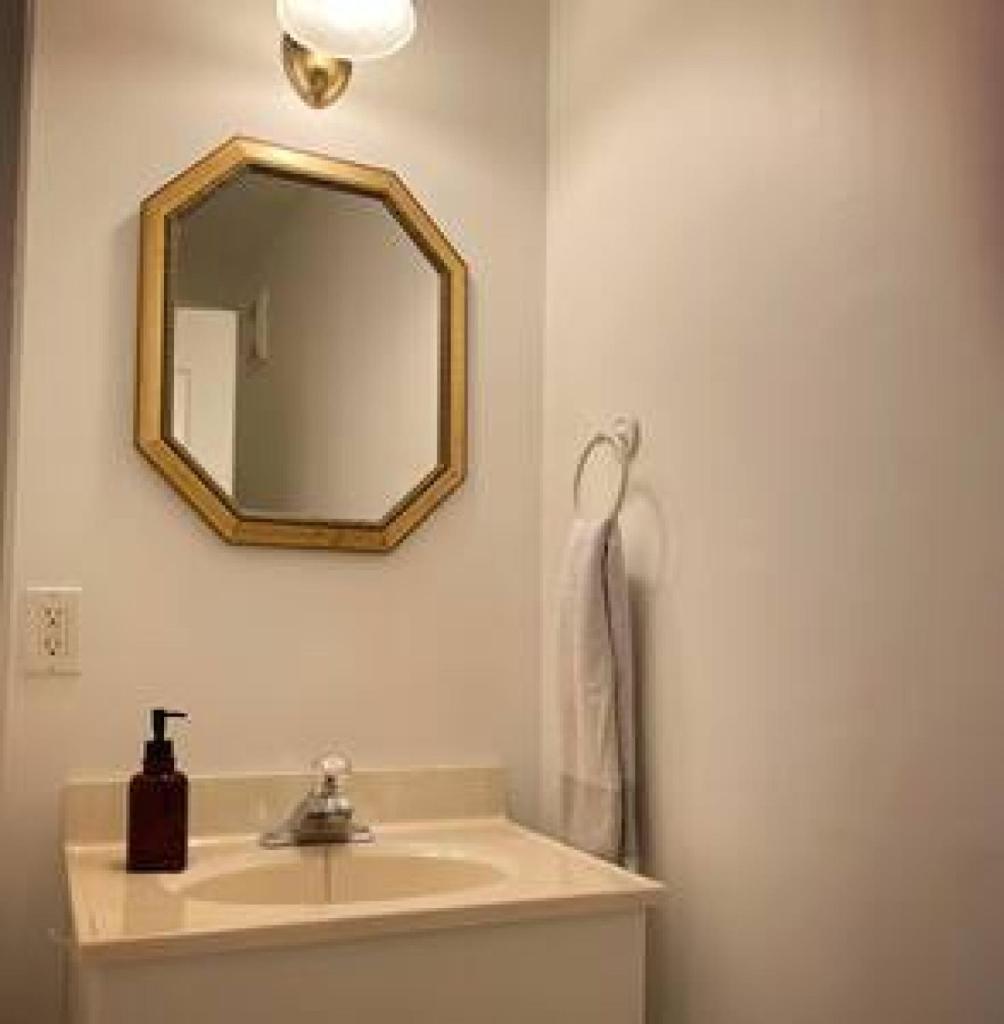 Relax in Style and Comfort in South Bay photo 4