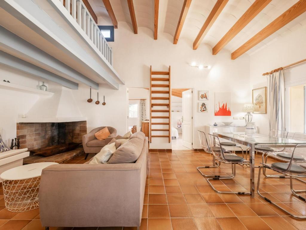 Marina Corios by SunVillas Mallorca - Tap to explore photos
