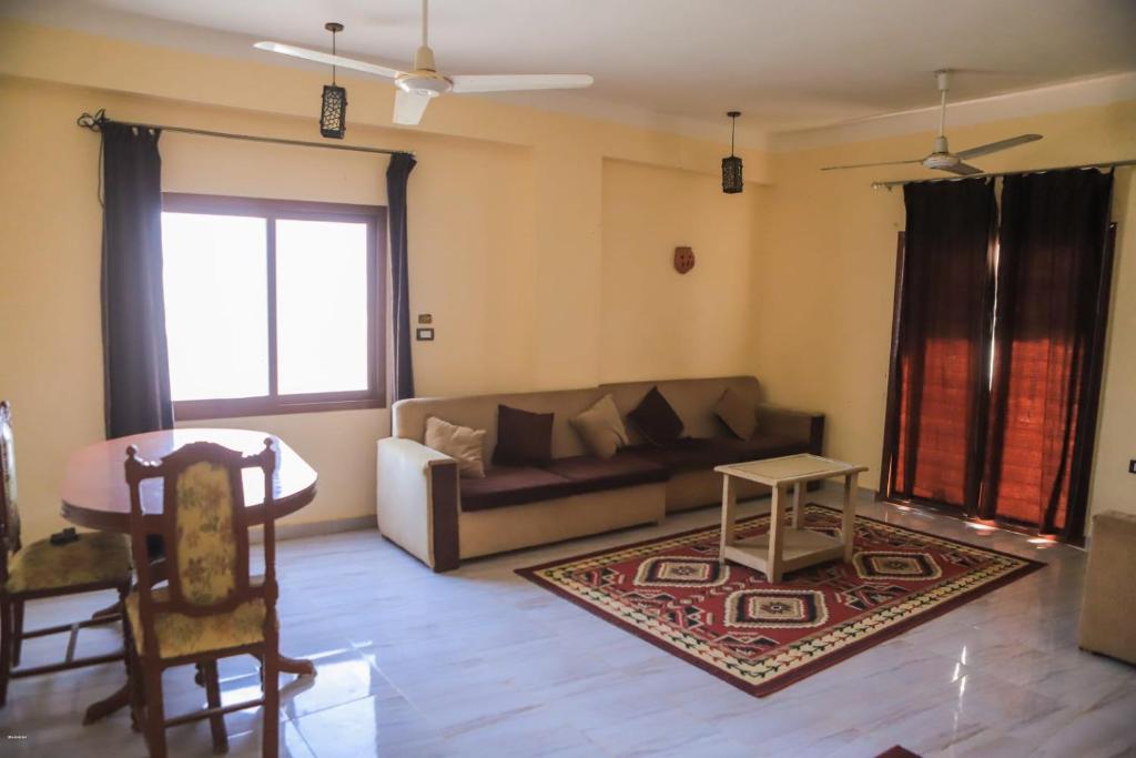 Desert blue hoste photo 1
