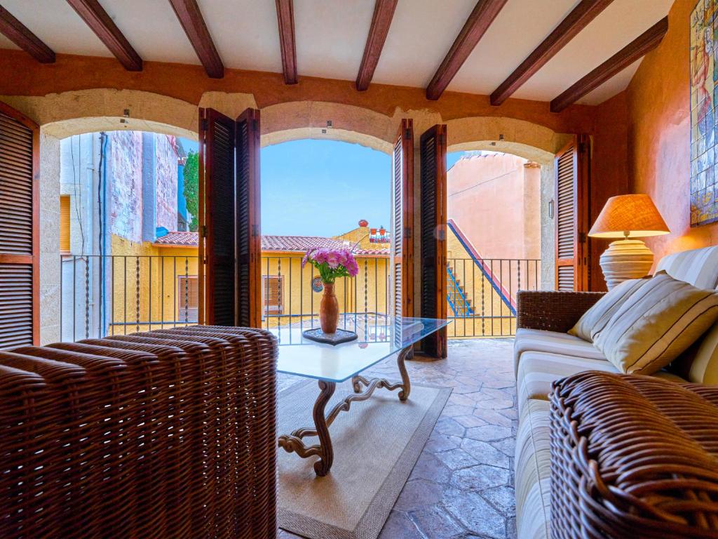 The Corner House of Altafulla - A Stroll from the Beach, in the Heart of the Old Town photo 1