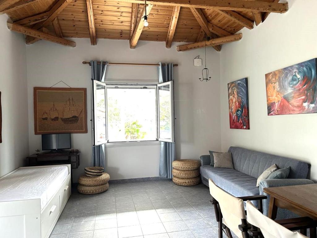 Lovely Sunrise apartment by the beach photo 1