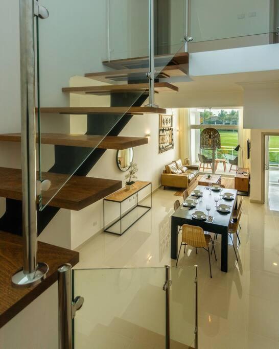 Lovely Penthouse with Lake Views photo 4