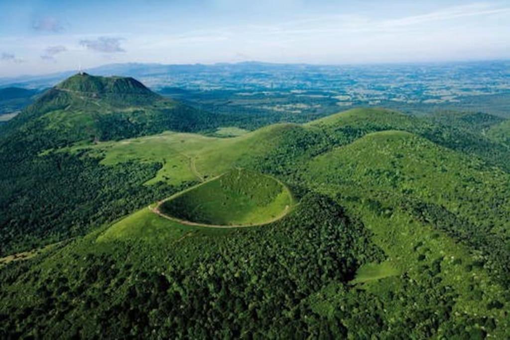 L'Amphithéâtre des Volcans - Vue Puy de Dôme photo 2