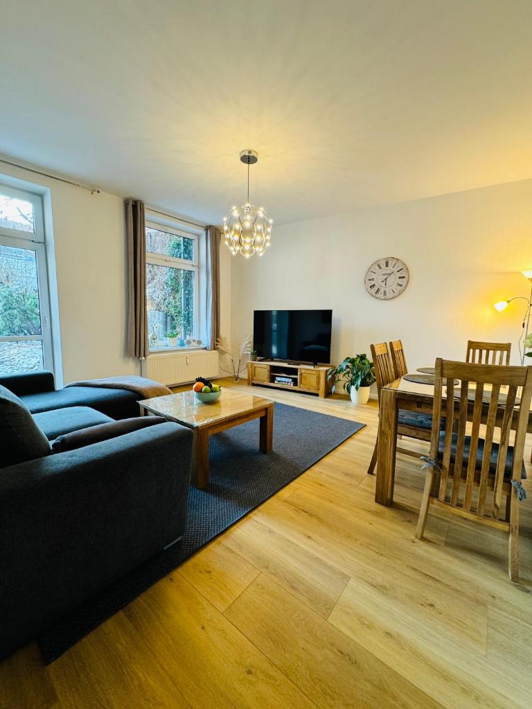 Attraktive Wohnung im grünen Hinterhof photo 3