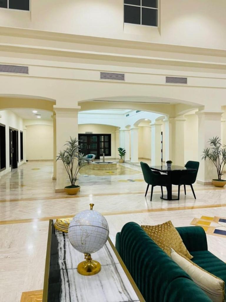 High-rise luxury flat photo 3