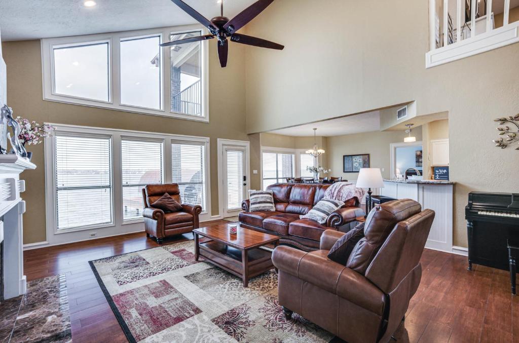 Lakefront Montgomery Home with Private Dock! photo 4