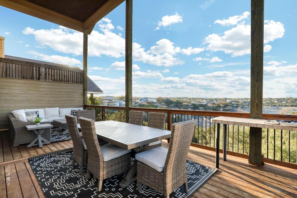 Lake House - A Birdy Vacation Rental photo 1