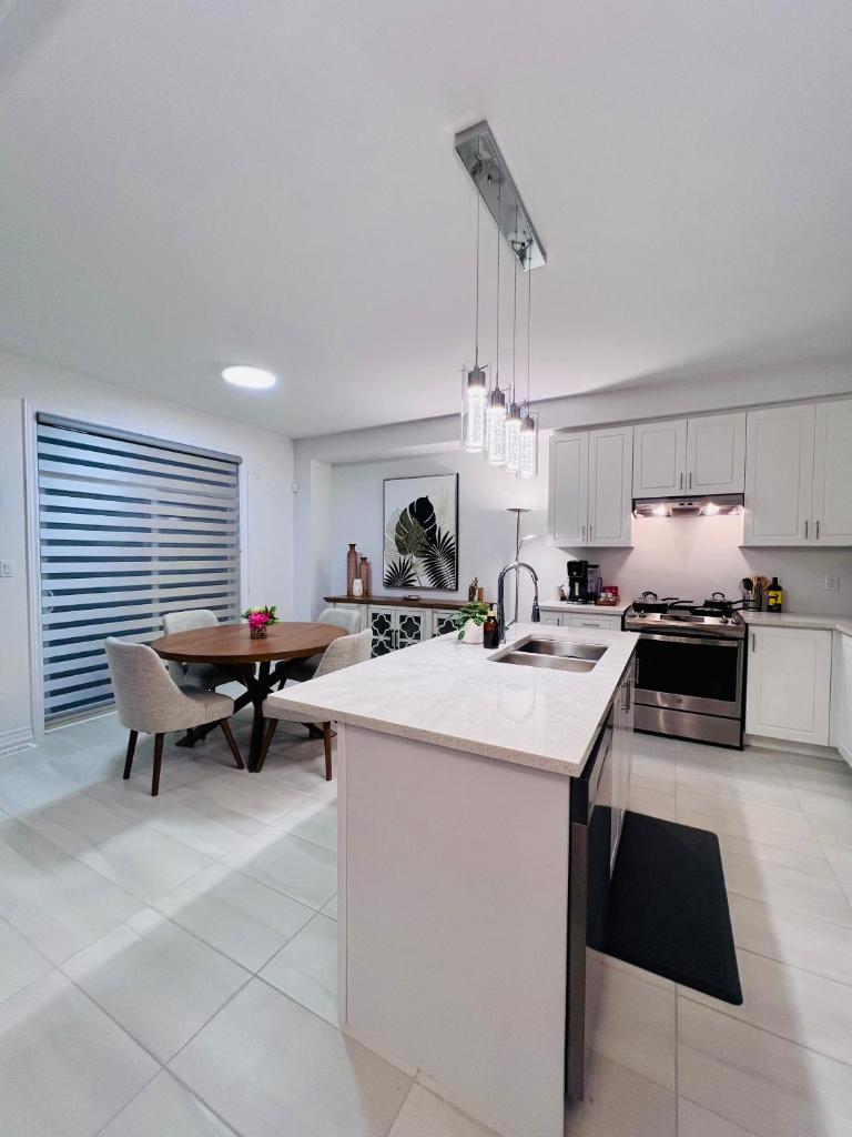 Brand New! Modern Luxury Retreat! photo 4