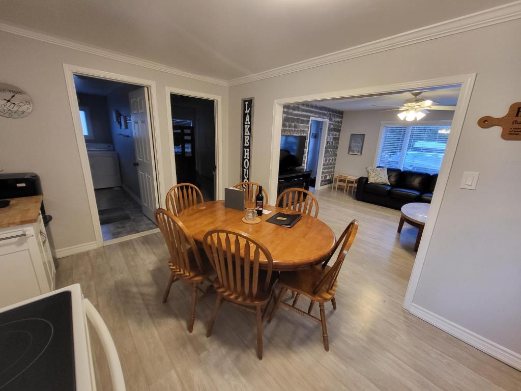 BowLakeHouse - Lakefront Cottage with Beach photo 4