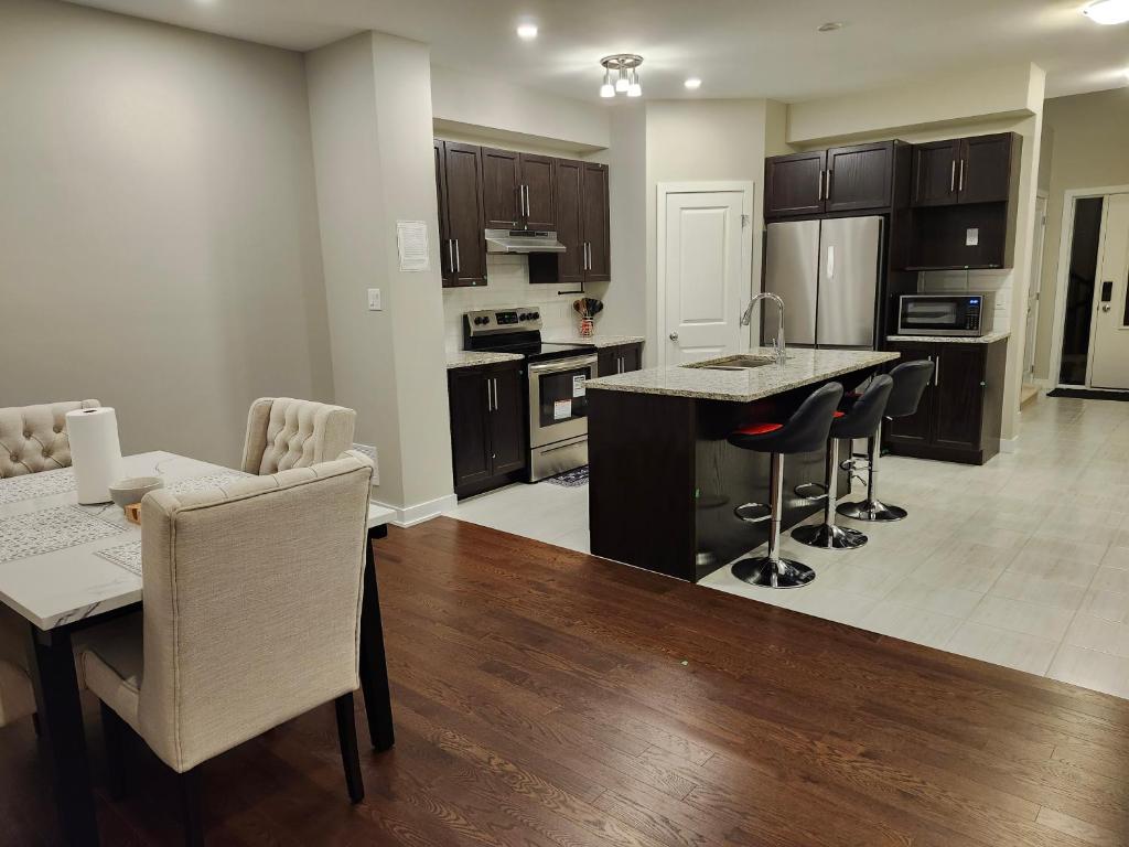 Brand New-Budget friendly master bedroom-House photo 1