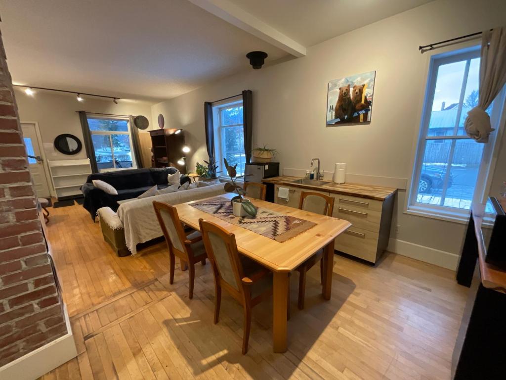 Chalet Au Bon Pain by Fernie Lodging Company photo 4