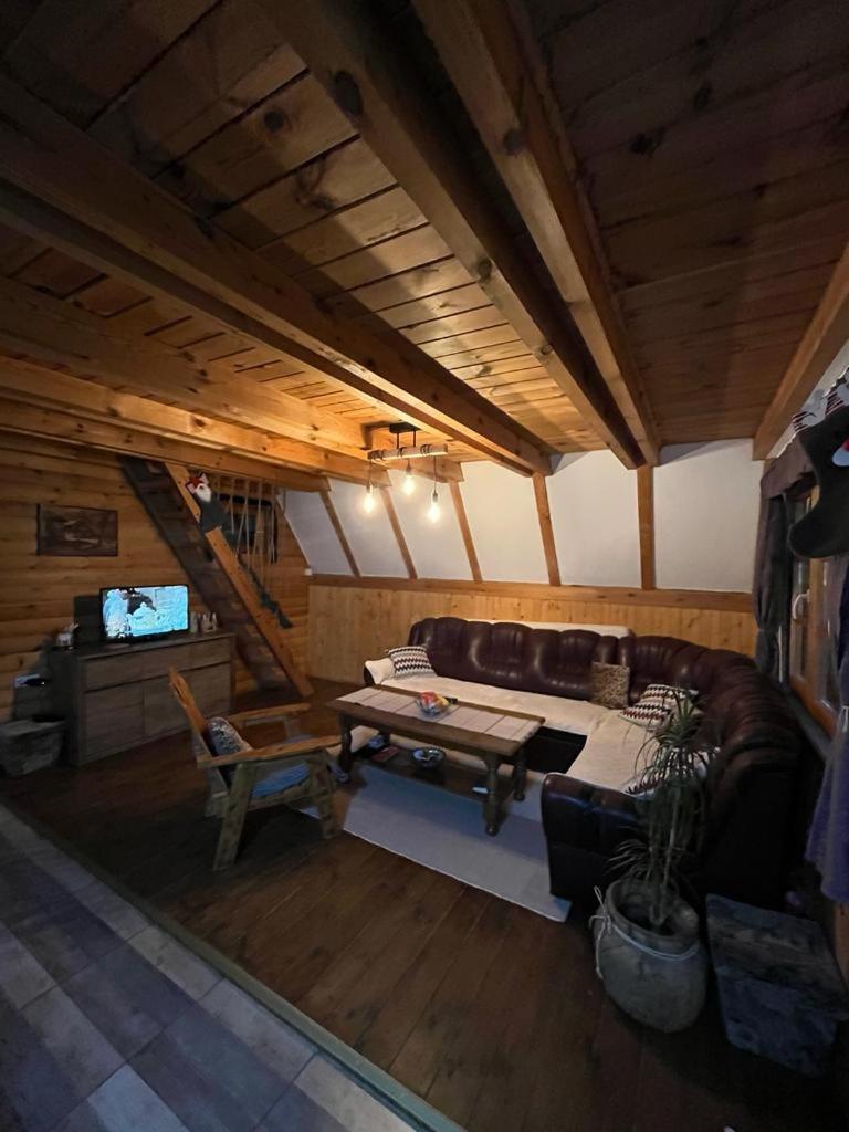 Bobbie's Cottage - Bobijeva Vikendica photo 2