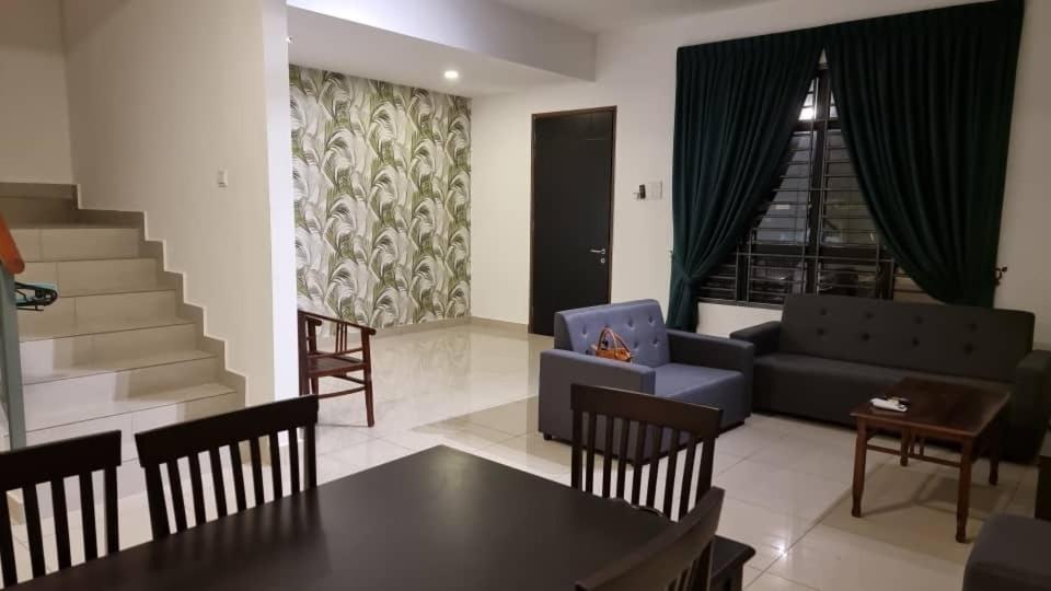Michelle Homestay 9A8