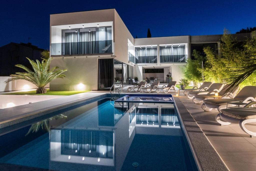 Villa Miaa newly built modern villa in Medulin photo 1