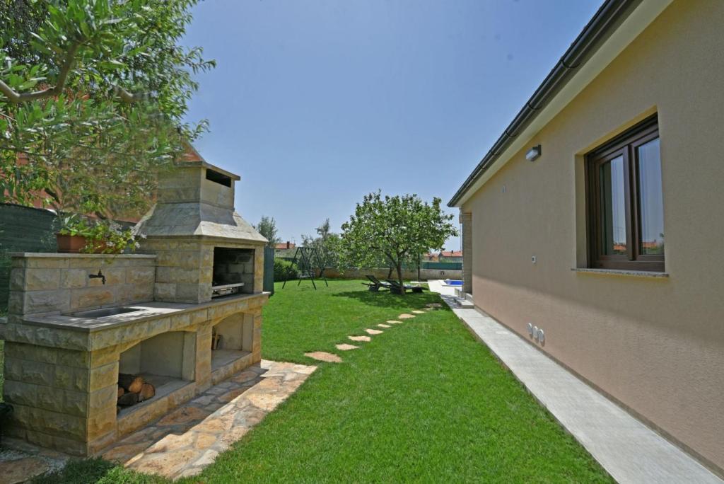 Villa Natali with private pool and kids playground near Fažana photo 4