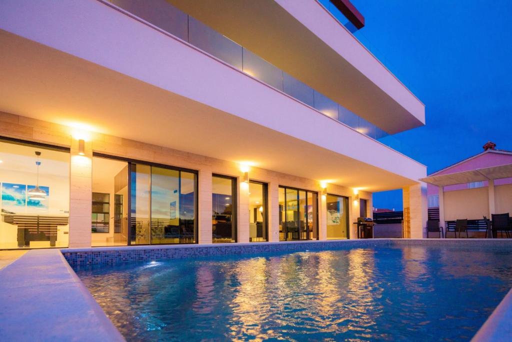 Luxury Villa ReMi near Medulin with wellness and sea view photo 1