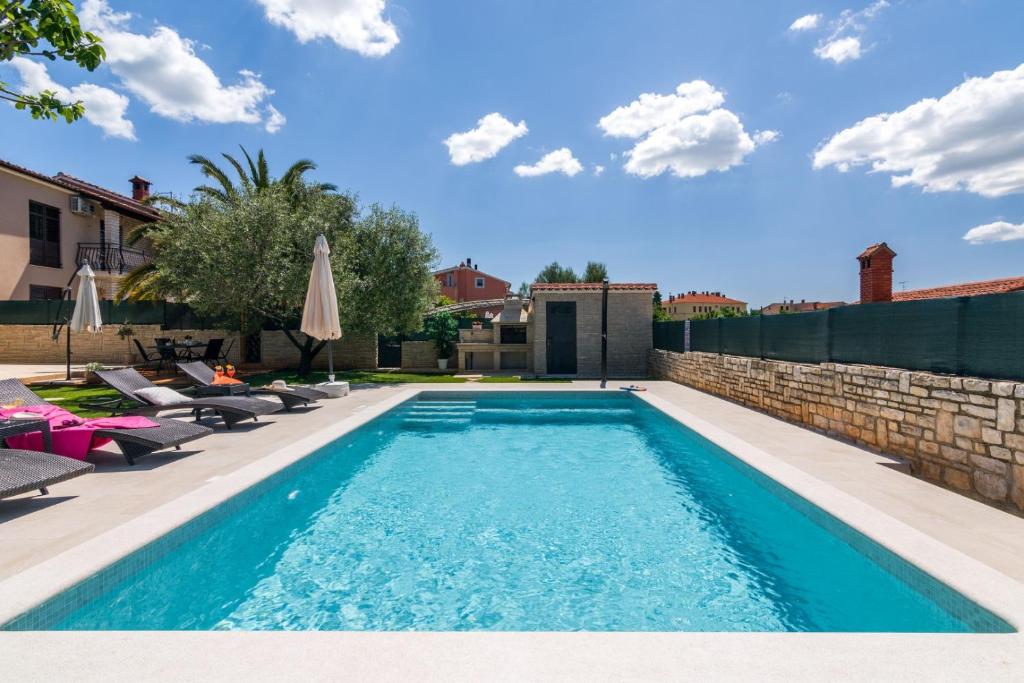 Villa Pietra near Fažana with sea view photo 1