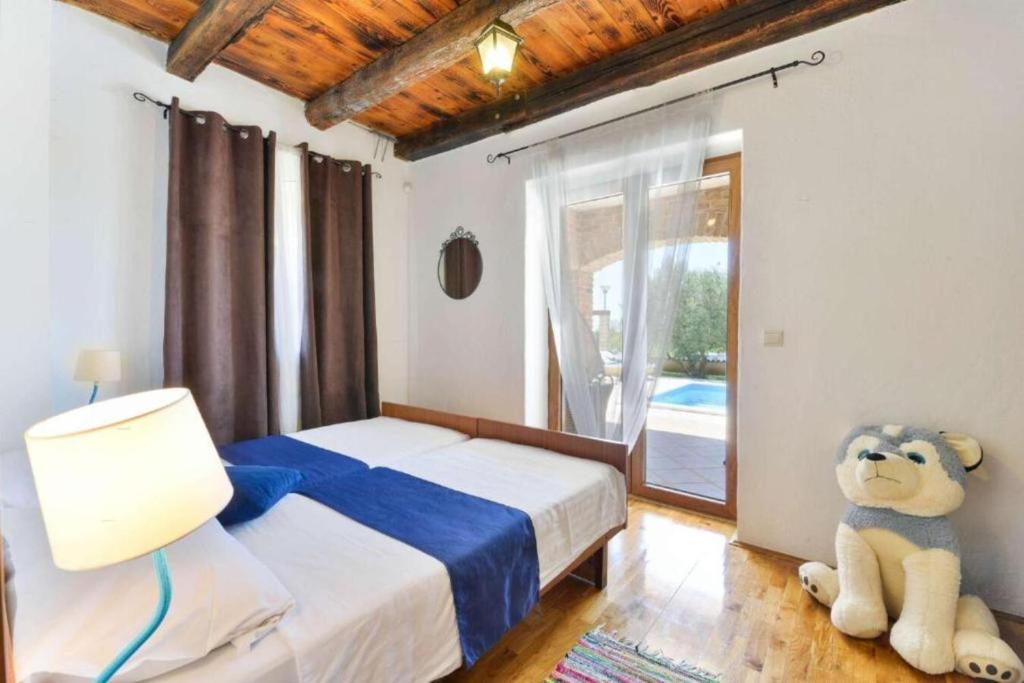 Villa Sole in Central Istria for 10 people with 4 beedrooms and private pool photo 3