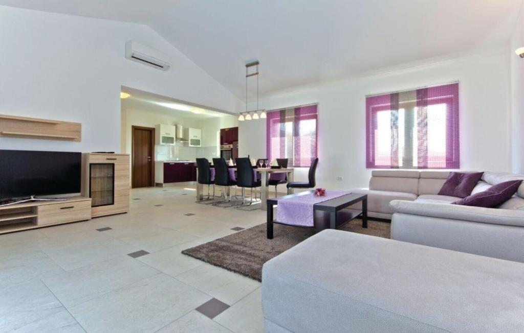 Villa Tea in Vodnjan with Pool Heating photo 2
