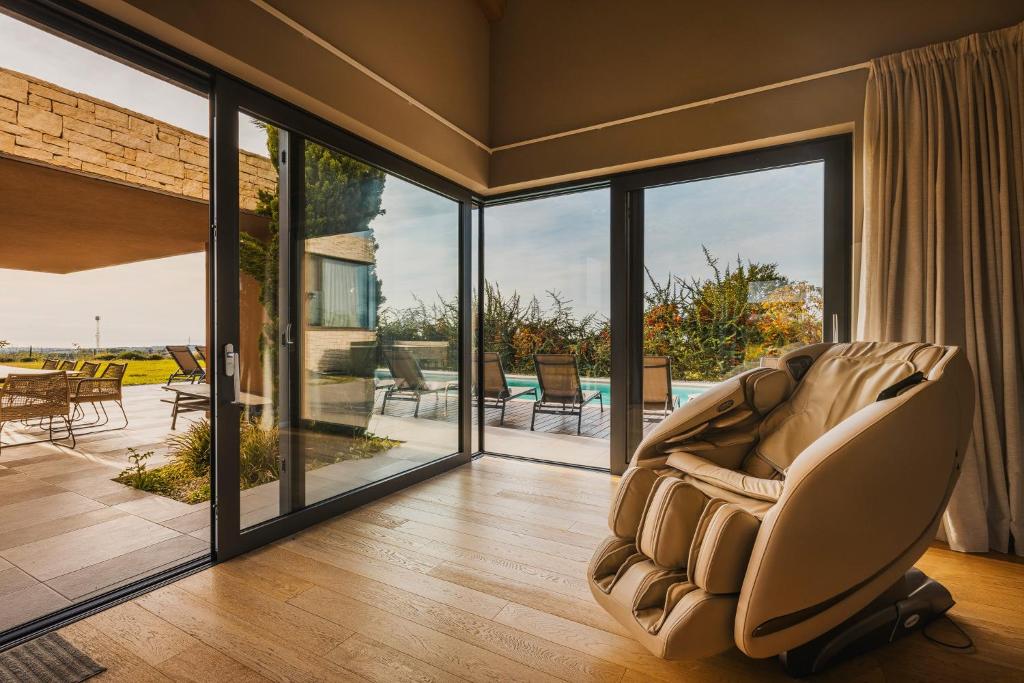 Villa Vigneto near Novigrad for 15 persons with sea view and whirlpool photo 2