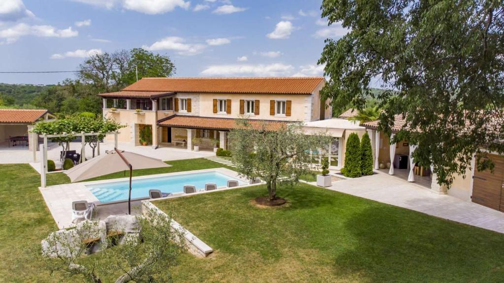 Villa Viscum with large Garden