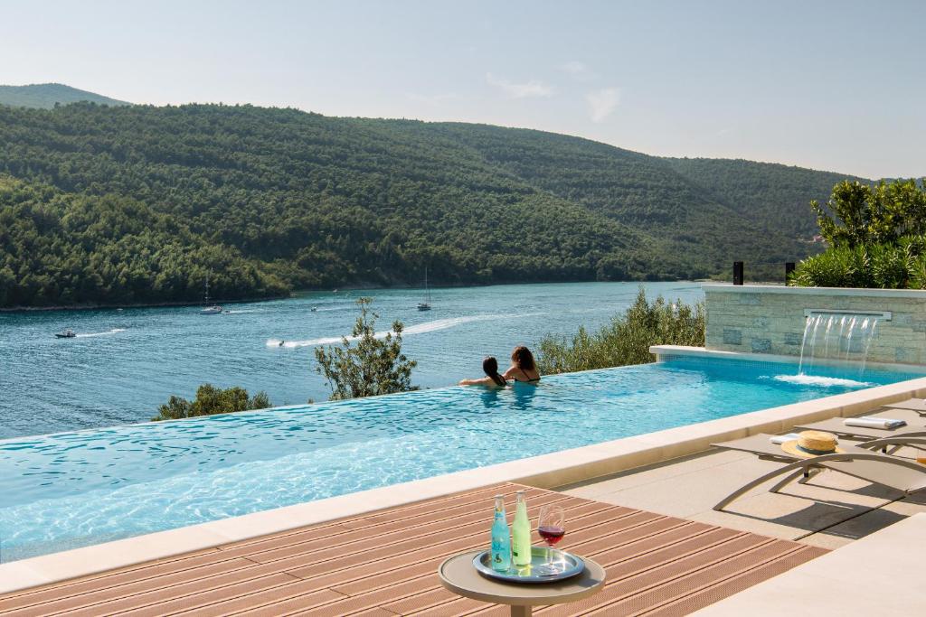 Villa Vlastelini II near Rabac with sea view, beachfront and wellness photo 1