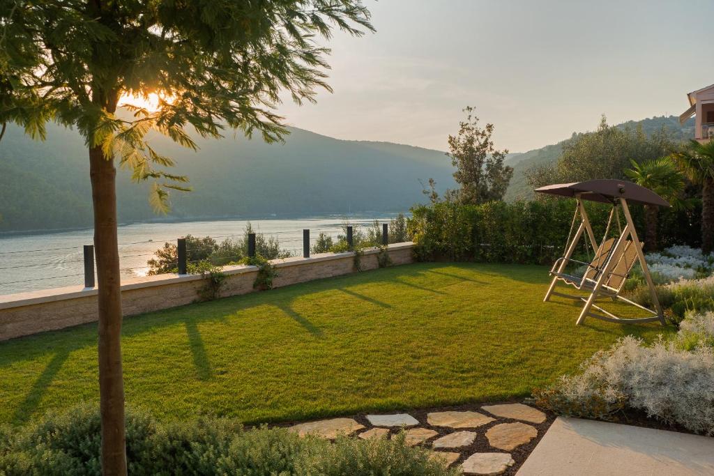 Villa Vlastelini II near Rabac with sea view, beachfront and wellness photo 4