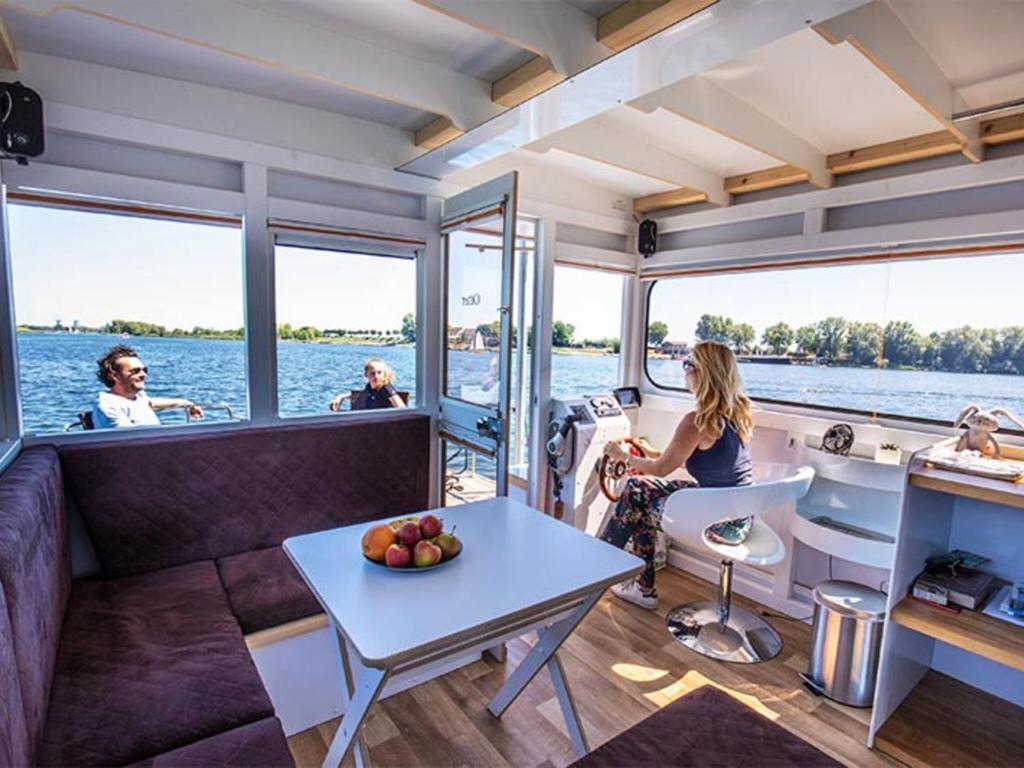 Attractive houseboat in Kinrooi with terrace photo 3