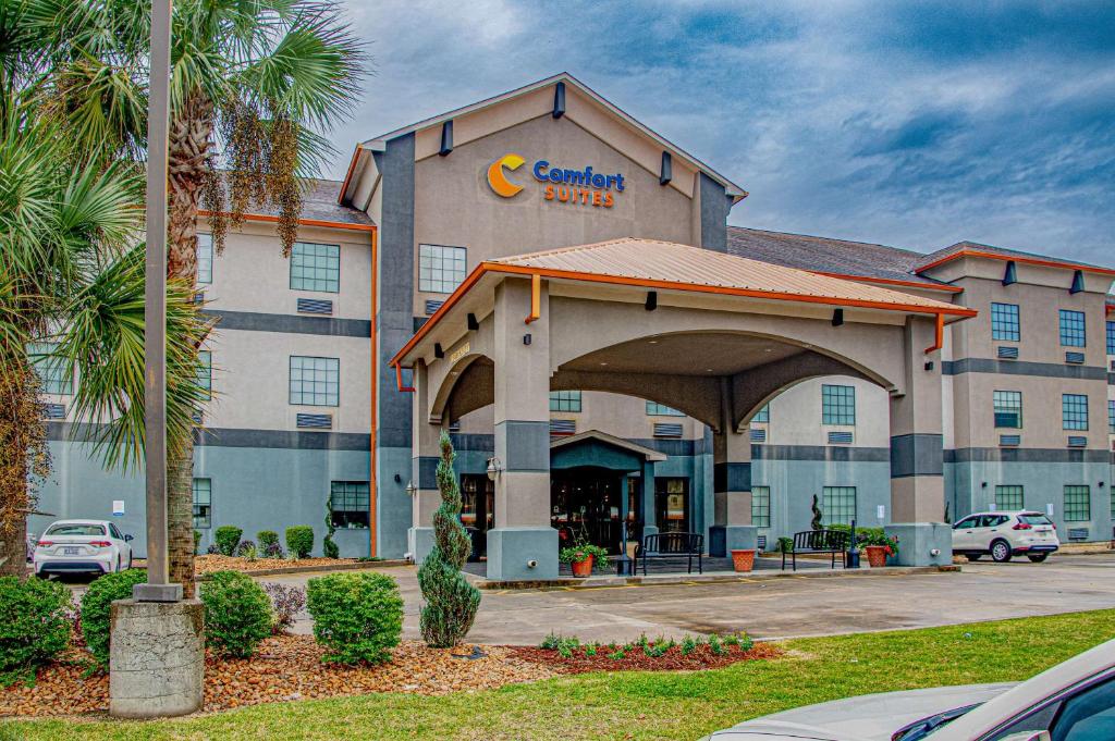 Comfort Suites Oil Center image