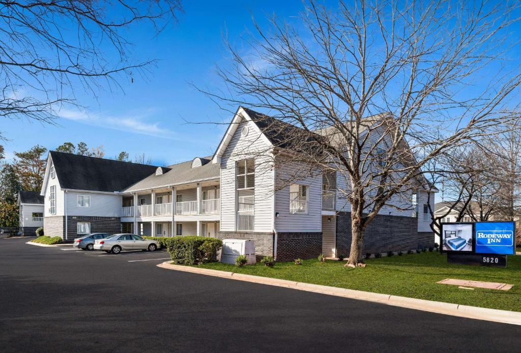 Rodeway Inn image