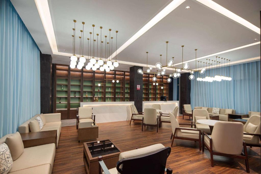 Ramada by Wyndham Honghe Kaiyuan photo 4