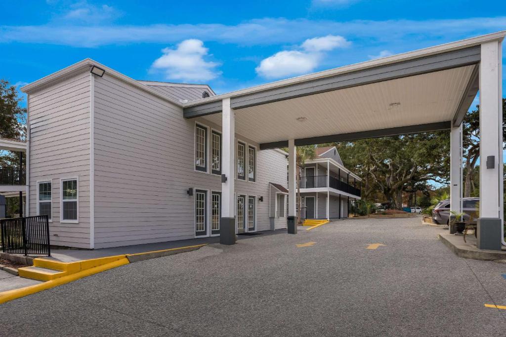 Quality Inn image
