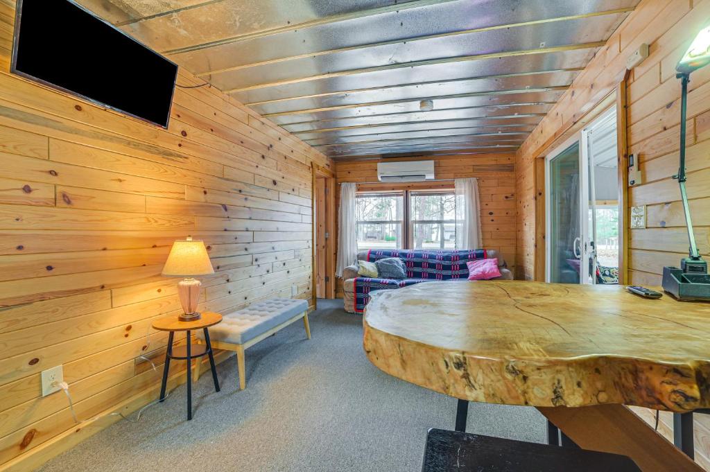 Oscoda Cabin with Charcoal Grill Walk to Lake Huron photo 3
