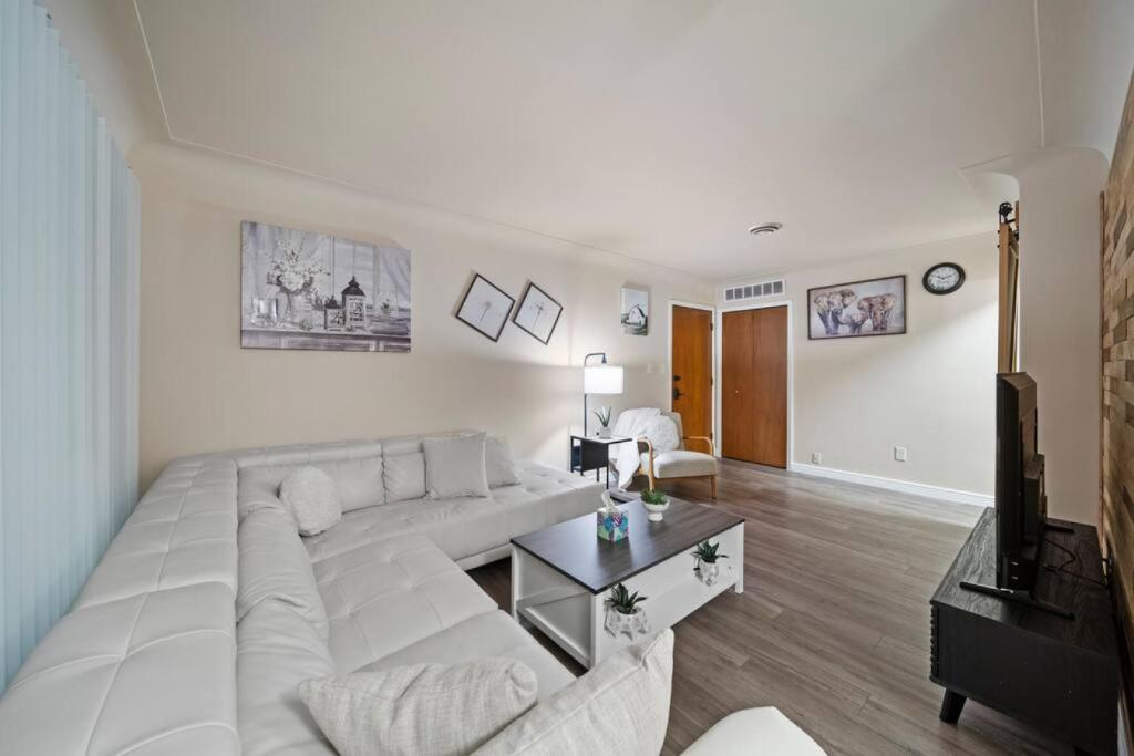 Modern Cozy 1 Bedroom Apartment in Shelby Township image