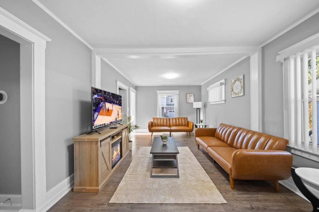 Stylish Luxury 3bd home in Down Town Royal Oak photo 1