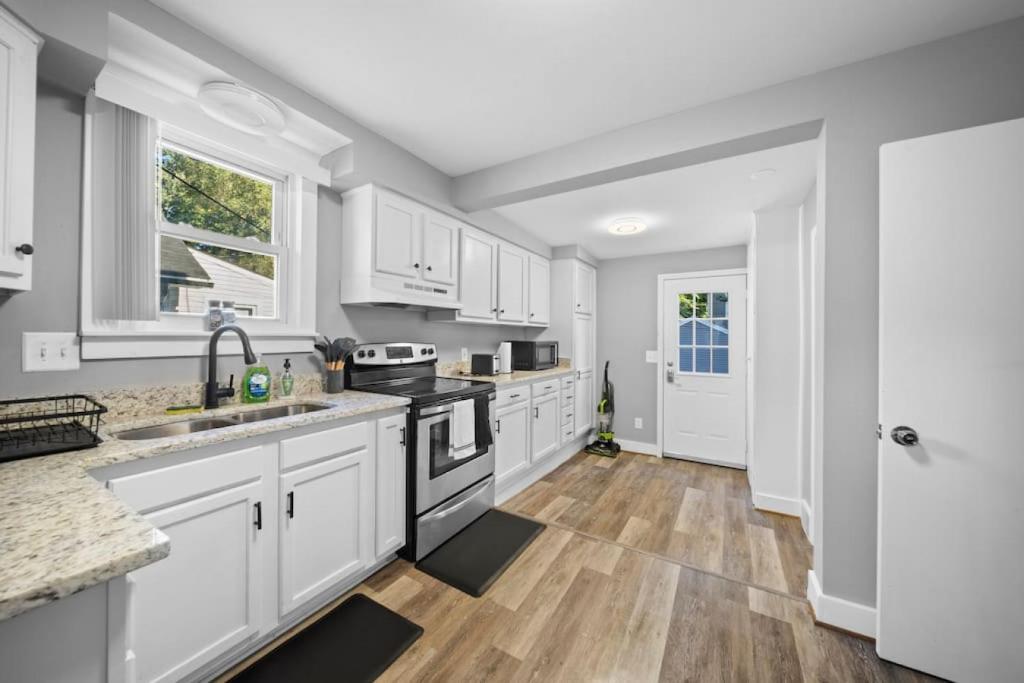 Stylish Luxury 3bd home in Down Town Royal Oak photo 4