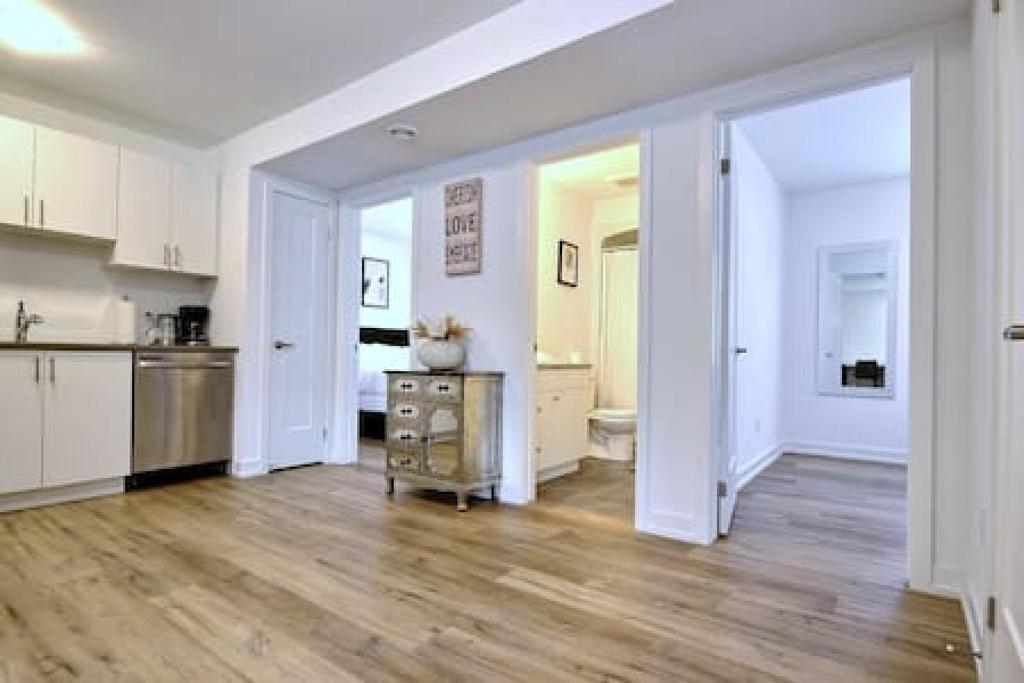5 Mins to the Falls Brand New Home photo 1