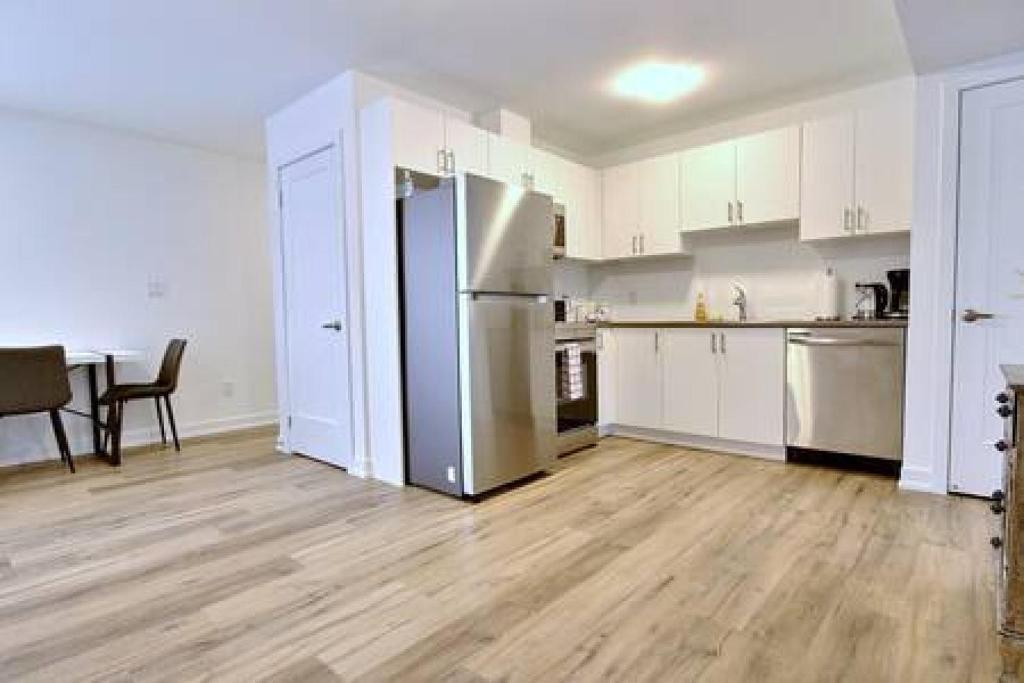 5 Mins to the Falls Brand New Home photo 4