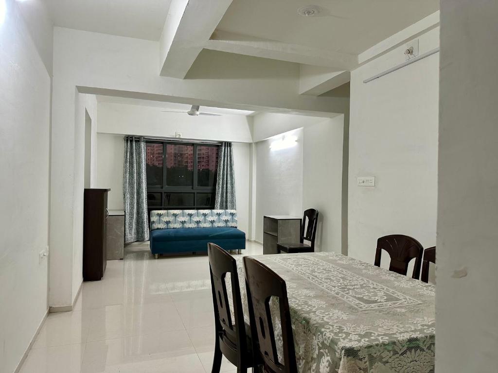 3 BHK Gem with City Skyline view photo 1