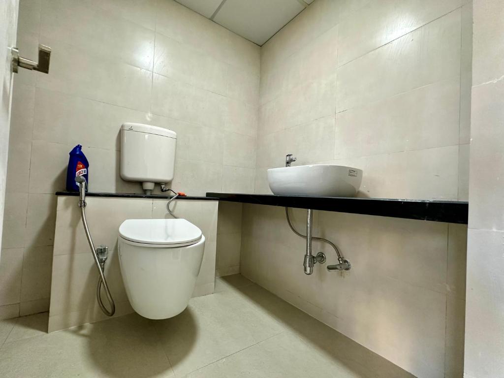 3 BHK Gem with City Skyline view photo 3