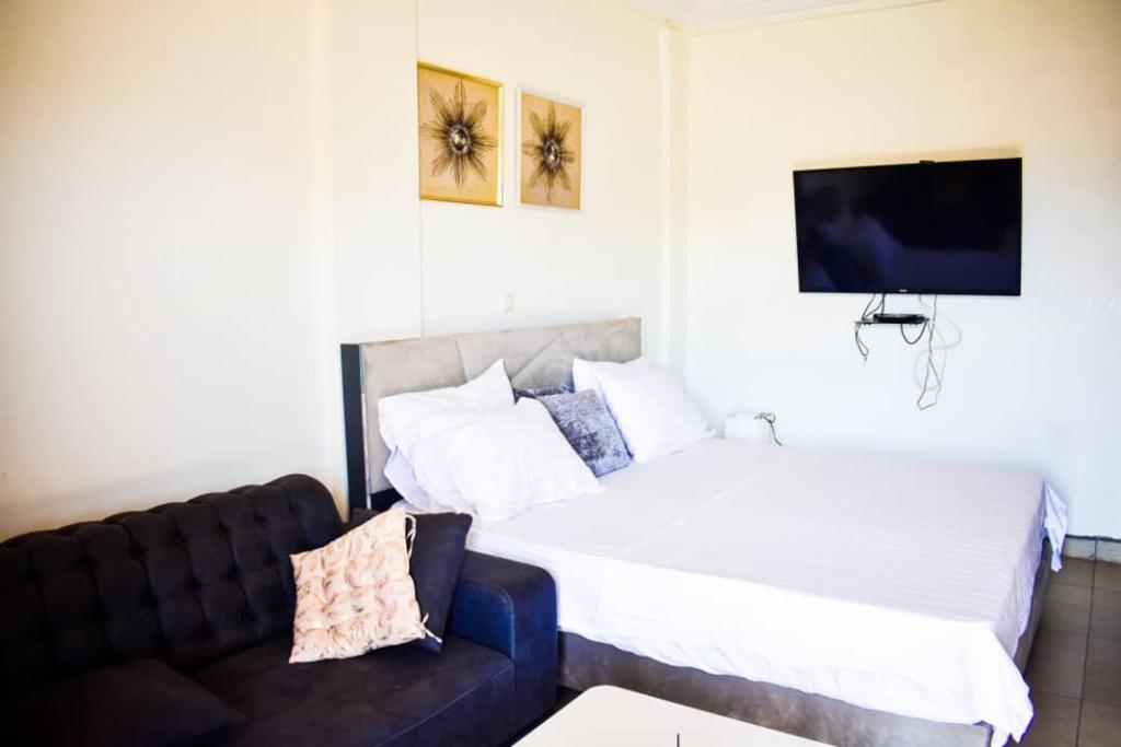 6 Appartements/ 6 studios privé à Bangui RESIDENCE RENESSIOT photo 3