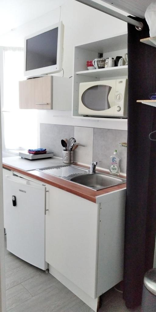 Chambre 1 PERSONNE et STUDIO 1 personne Avec Entrée Libre et Salle de Bain Privée photo 1