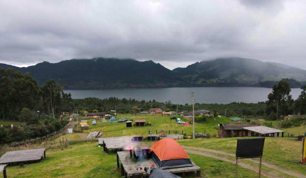 Zona De Camping Pachamamá de la Montaña Represa del Neusa
