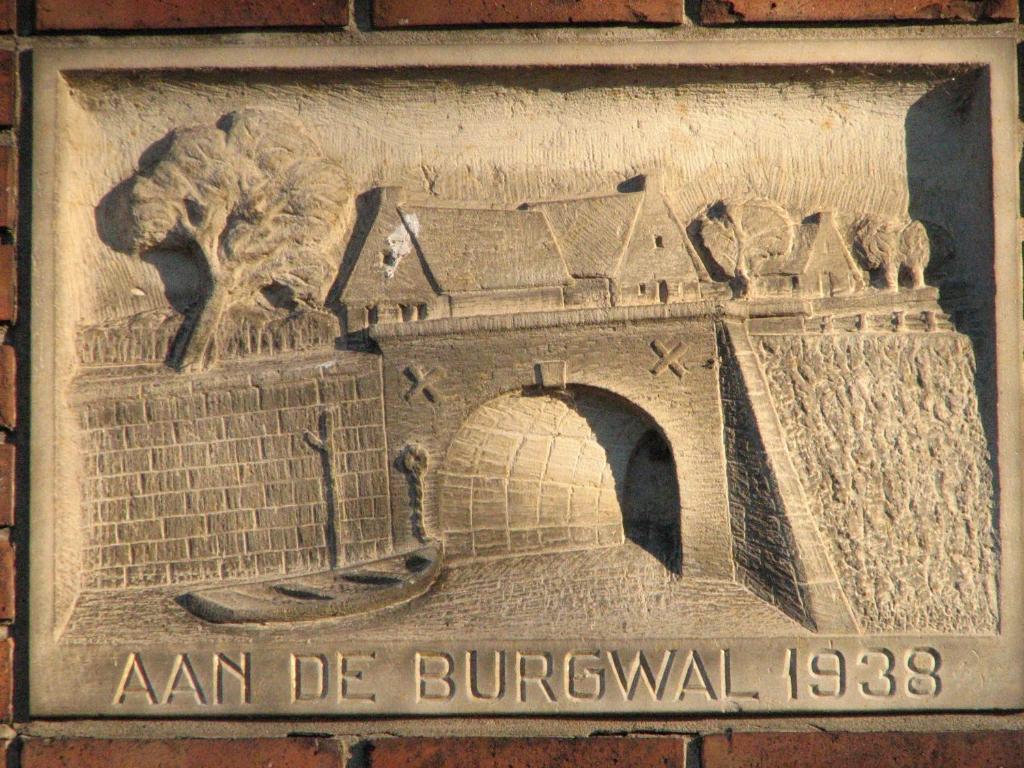 Aan de Burgwal photo 1