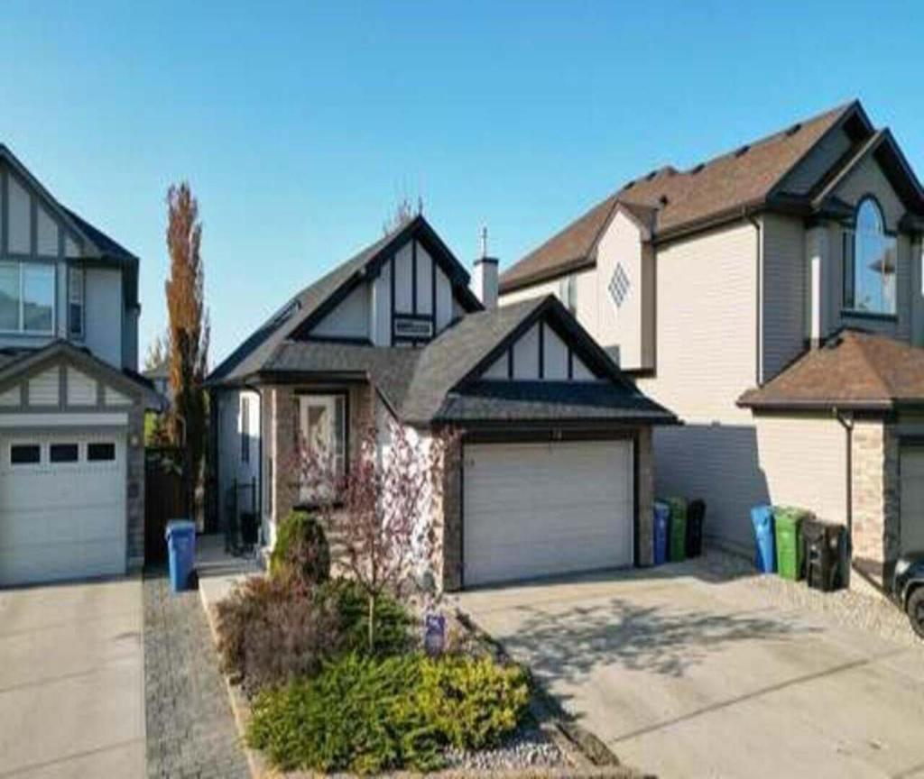 exclusive offer RARE find cozy SPACIOUS waterfront home photo 1
