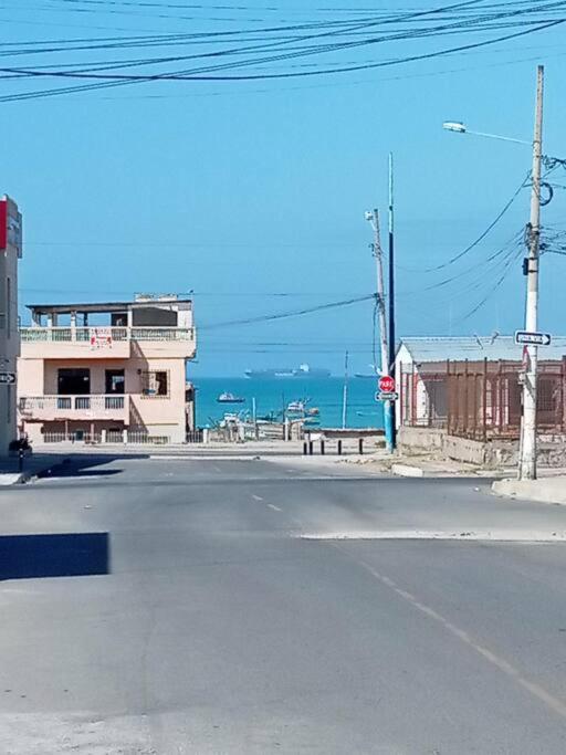 Cerca a la playa de La Libertad, Salinas photo 2